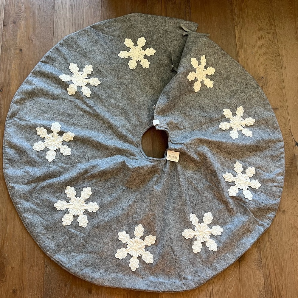 Pottery Barn Kids Tree Shaped Advent Calendar + Tree Skirt - Picture 3 of 4